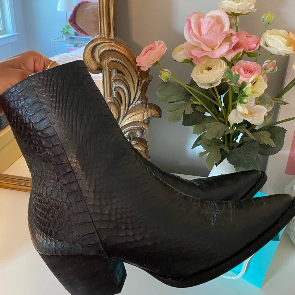 Matisse Caty Snake Embossed Leather Boots
Never worn!!